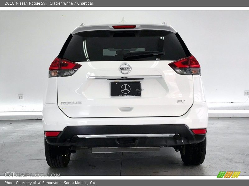 Glacier White / Charcoal 2018 Nissan Rogue SV