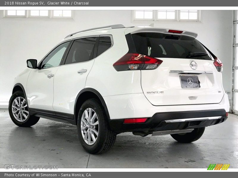 Glacier White / Charcoal 2018 Nissan Rogue SV
