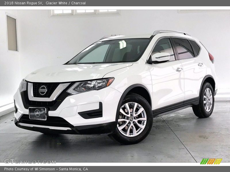 Front 3/4 View of 2018 Rogue SV