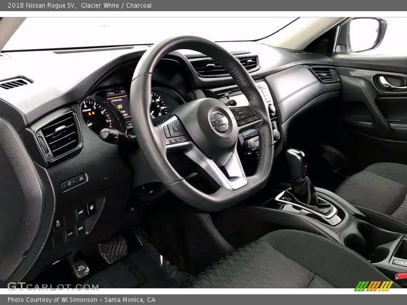 Glacier White / Charcoal 2018 Nissan Rogue SV