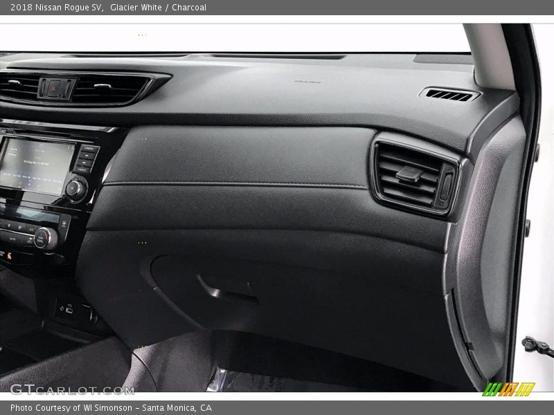 Glacier White / Charcoal 2018 Nissan Rogue SV