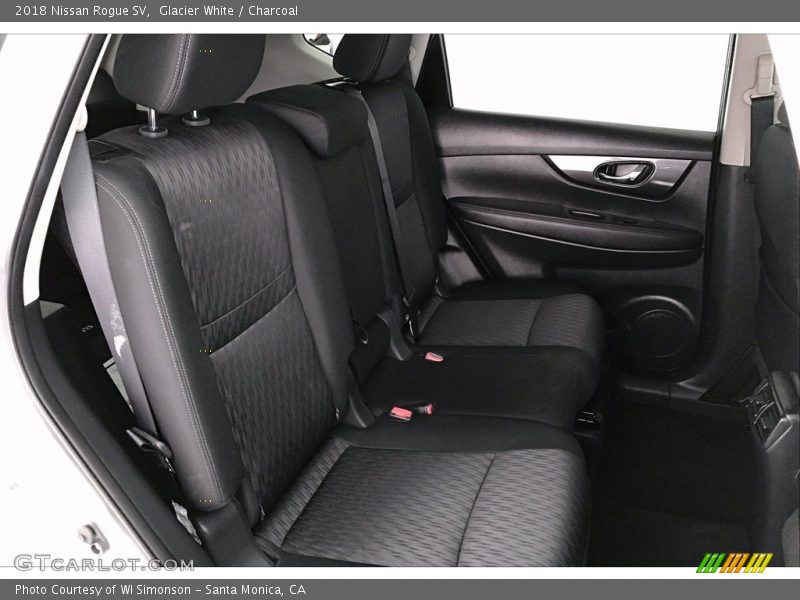 Glacier White / Charcoal 2018 Nissan Rogue SV