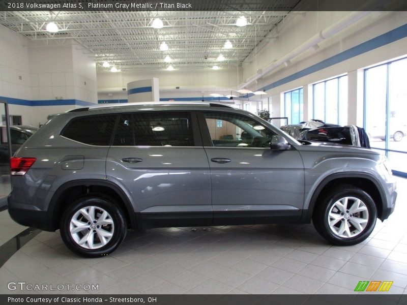Platinum Gray Metallic / Titan Black 2018 Volkswagen Atlas S