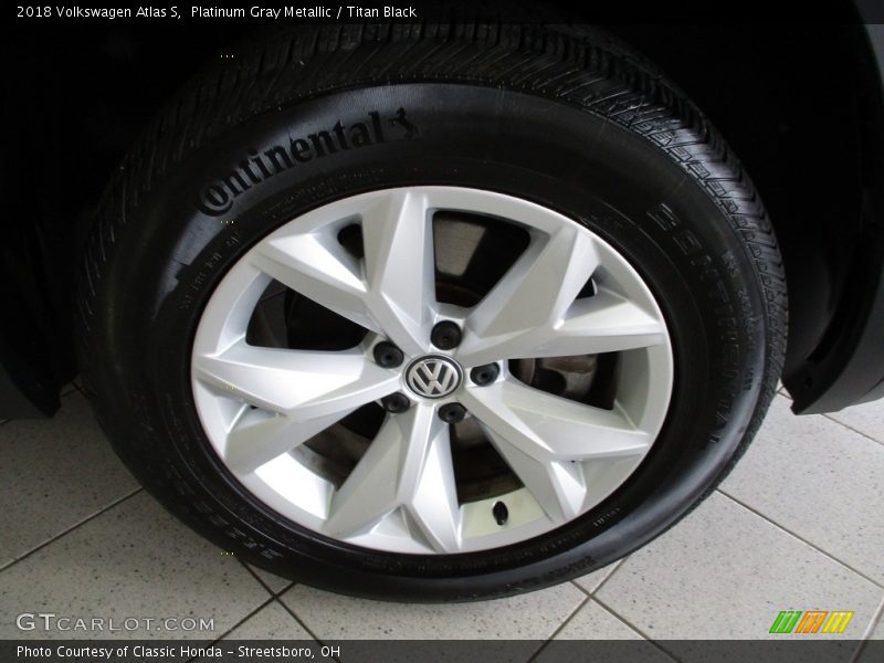 Platinum Gray Metallic / Titan Black 2018 Volkswagen Atlas S