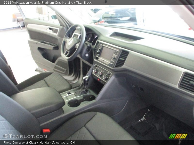 Platinum Gray Metallic / Titan Black 2018 Volkswagen Atlas S