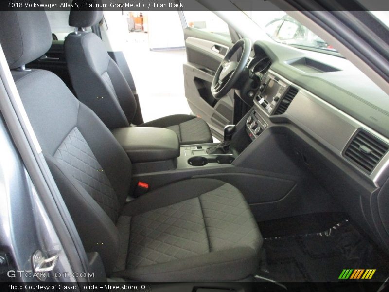 Platinum Gray Metallic / Titan Black 2018 Volkswagen Atlas S