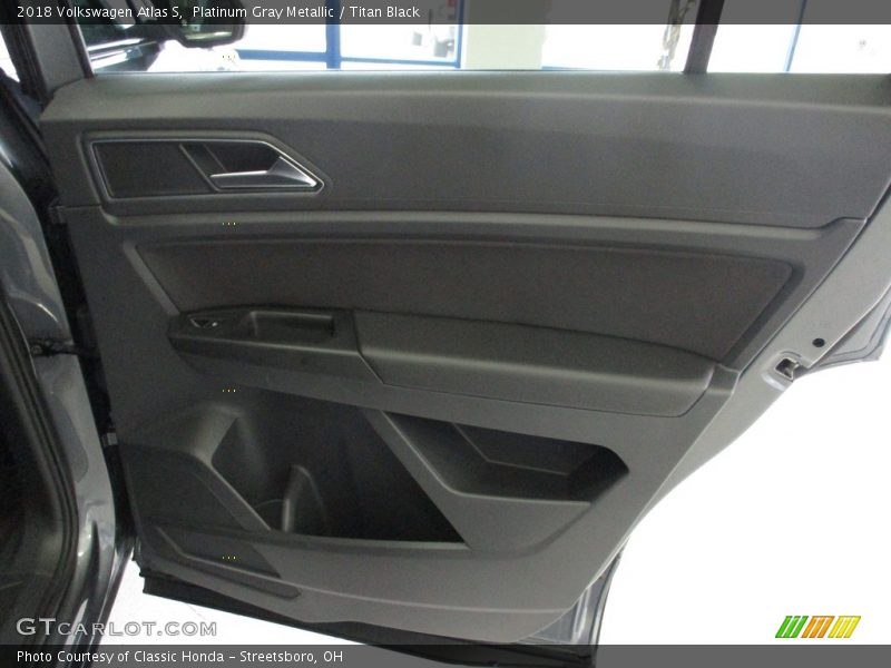 Platinum Gray Metallic / Titan Black 2018 Volkswagen Atlas S