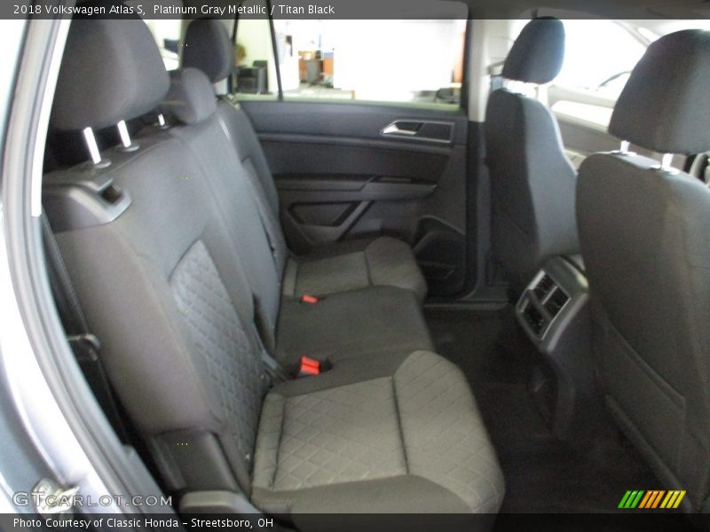 Platinum Gray Metallic / Titan Black 2018 Volkswagen Atlas S