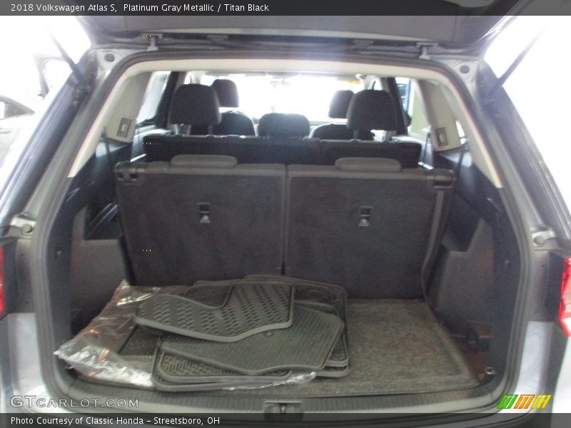 Platinum Gray Metallic / Titan Black 2018 Volkswagen Atlas S