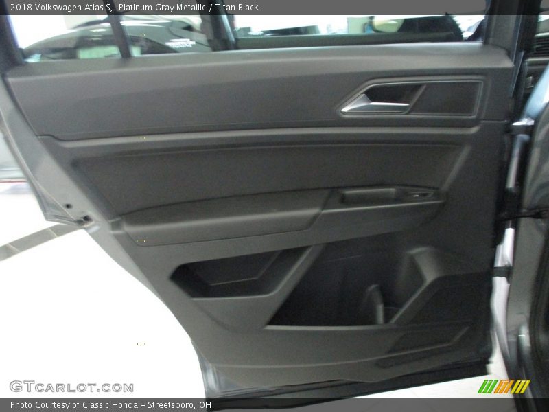 Platinum Gray Metallic / Titan Black 2018 Volkswagen Atlas S