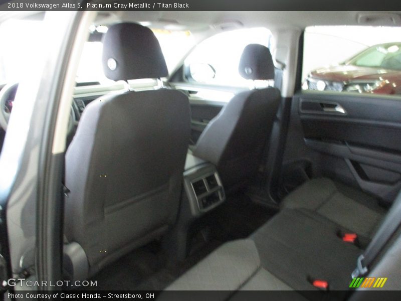 Platinum Gray Metallic / Titan Black 2018 Volkswagen Atlas S