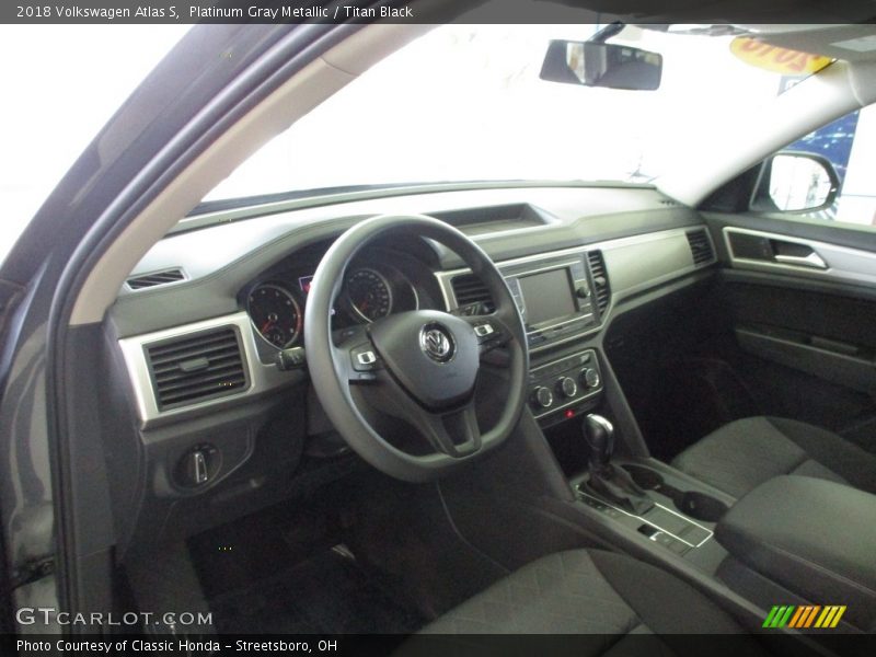 Platinum Gray Metallic / Titan Black 2018 Volkswagen Atlas S