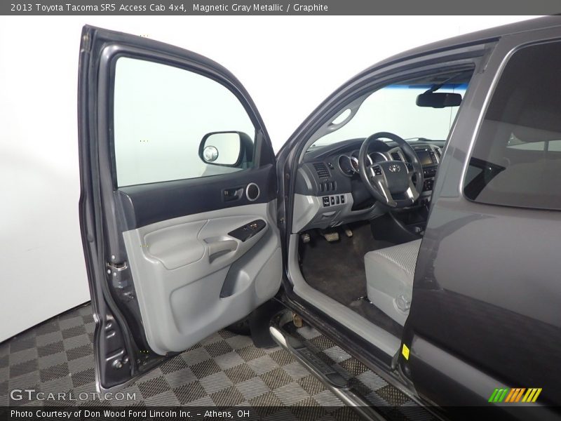 Magnetic Gray Metallic / Graphite 2013 Toyota Tacoma SR5 Access Cab 4x4