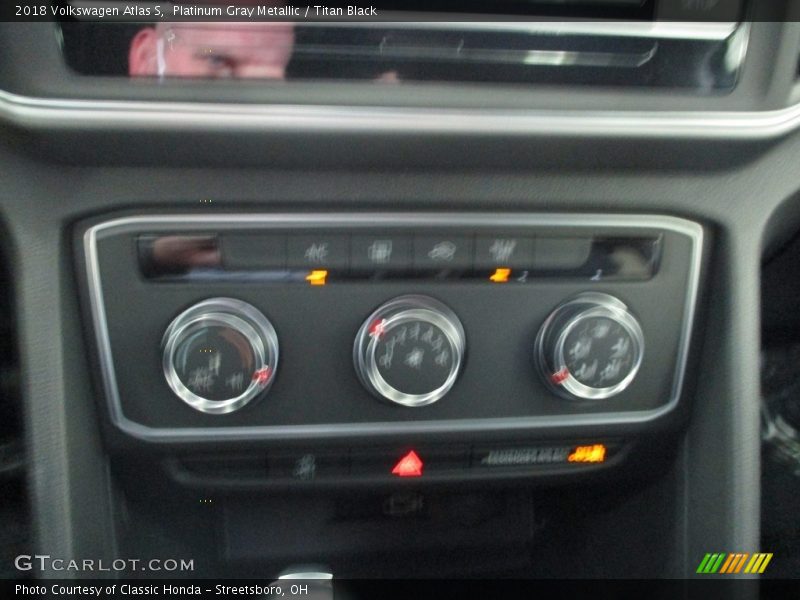 Platinum Gray Metallic / Titan Black 2018 Volkswagen Atlas S