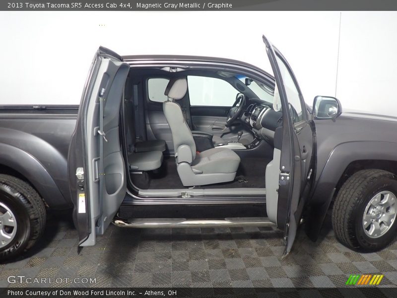 Magnetic Gray Metallic / Graphite 2013 Toyota Tacoma SR5 Access Cab 4x4