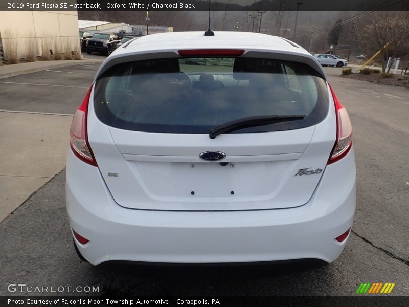 Oxford White / Charcoal Black 2019 Ford Fiesta SE Hatchback