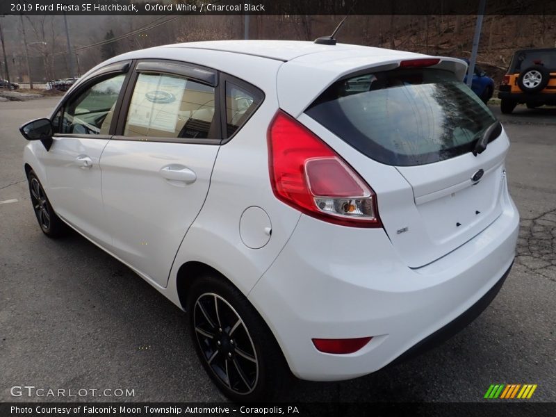 Oxford White / Charcoal Black 2019 Ford Fiesta SE Hatchback