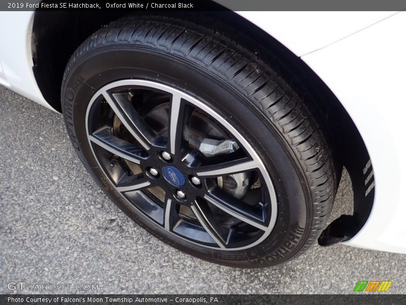 Oxford White / Charcoal Black 2019 Ford Fiesta SE Hatchback