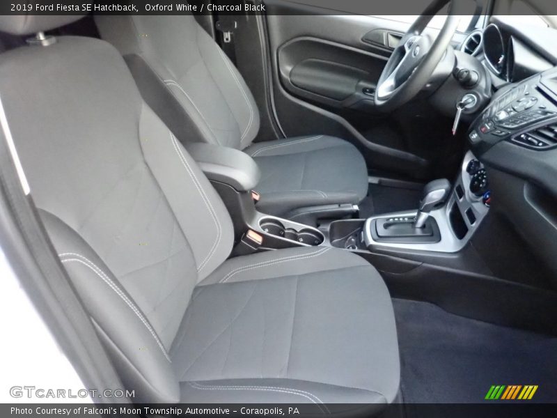 Oxford White / Charcoal Black 2019 Ford Fiesta SE Hatchback