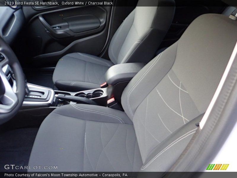 Oxford White / Charcoal Black 2019 Ford Fiesta SE Hatchback