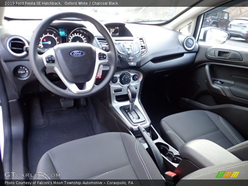 Oxford White / Charcoal Black 2019 Ford Fiesta SE Hatchback