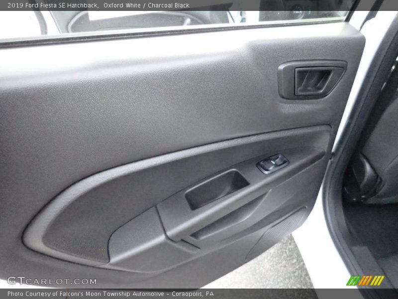 Oxford White / Charcoal Black 2019 Ford Fiesta SE Hatchback