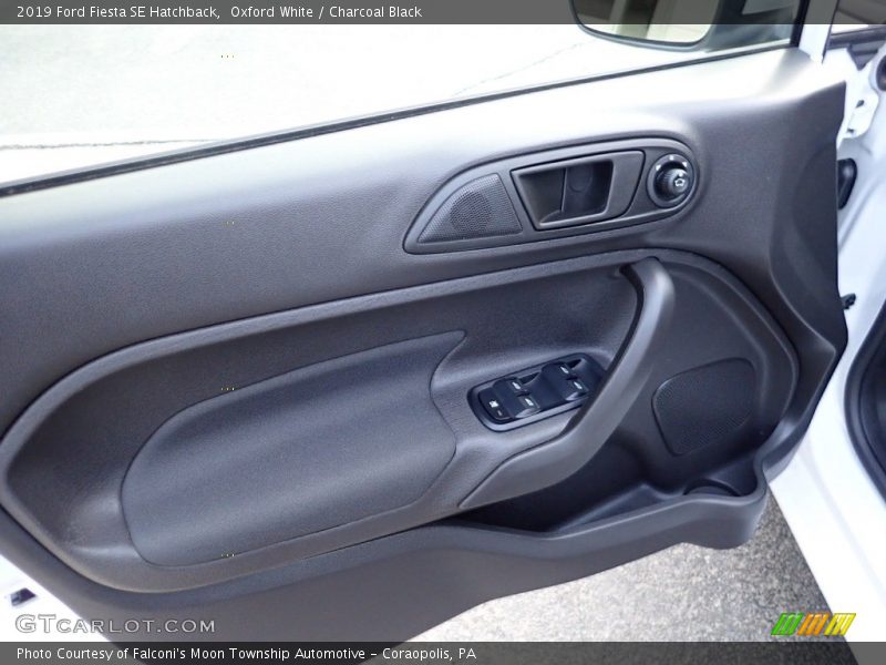 Oxford White / Charcoal Black 2019 Ford Fiesta SE Hatchback