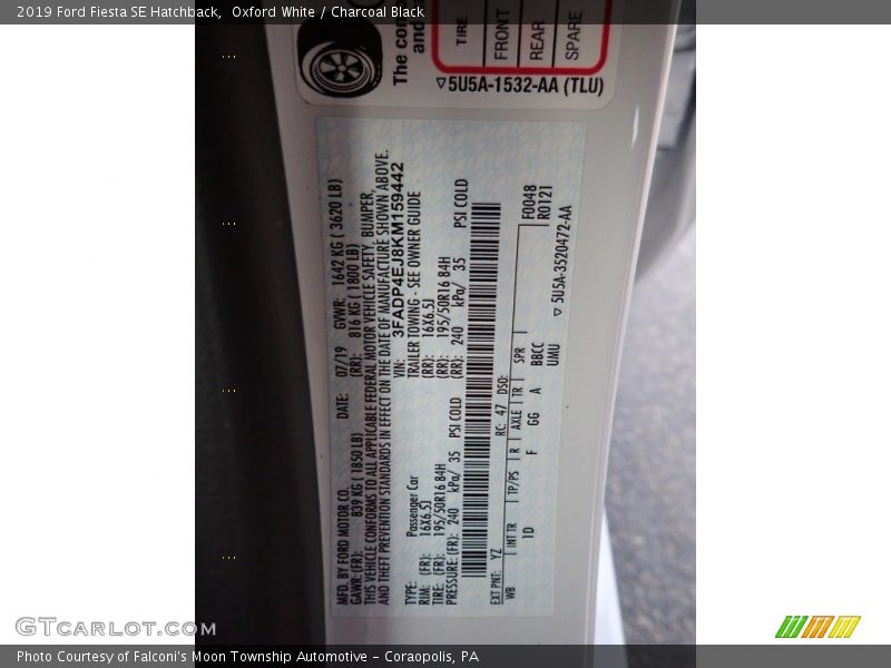 Oxford White / Charcoal Black 2019 Ford Fiesta SE Hatchback