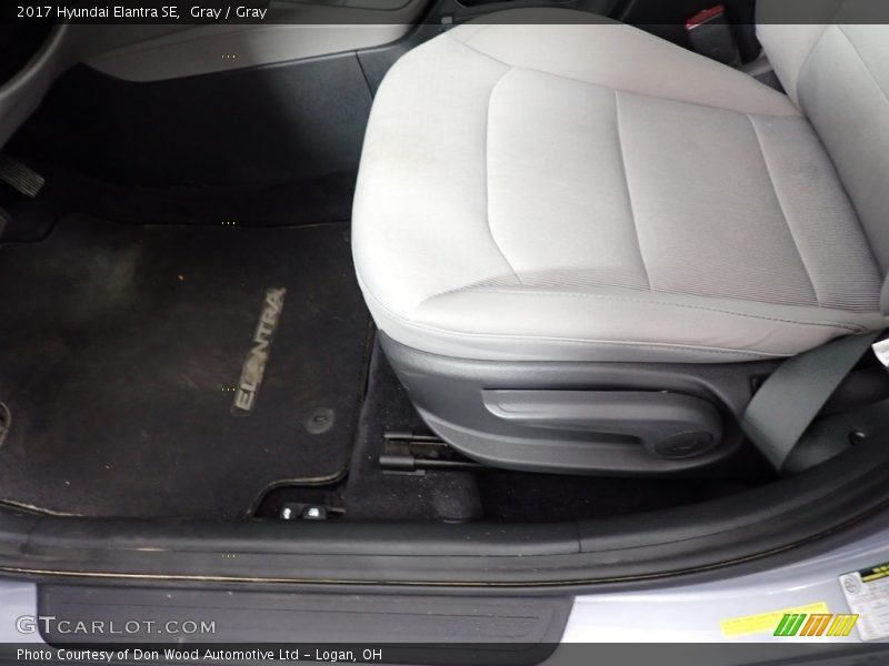 Gray / Gray 2017 Hyundai Elantra SE