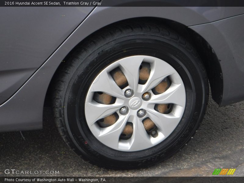 Triathlon Gray / Gray 2016 Hyundai Accent SE Sedan