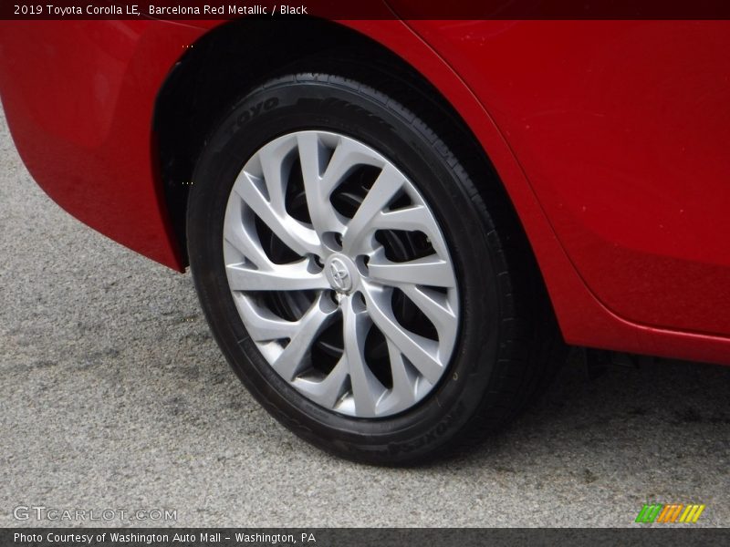 Barcelona Red Metallic / Black 2019 Toyota Corolla LE