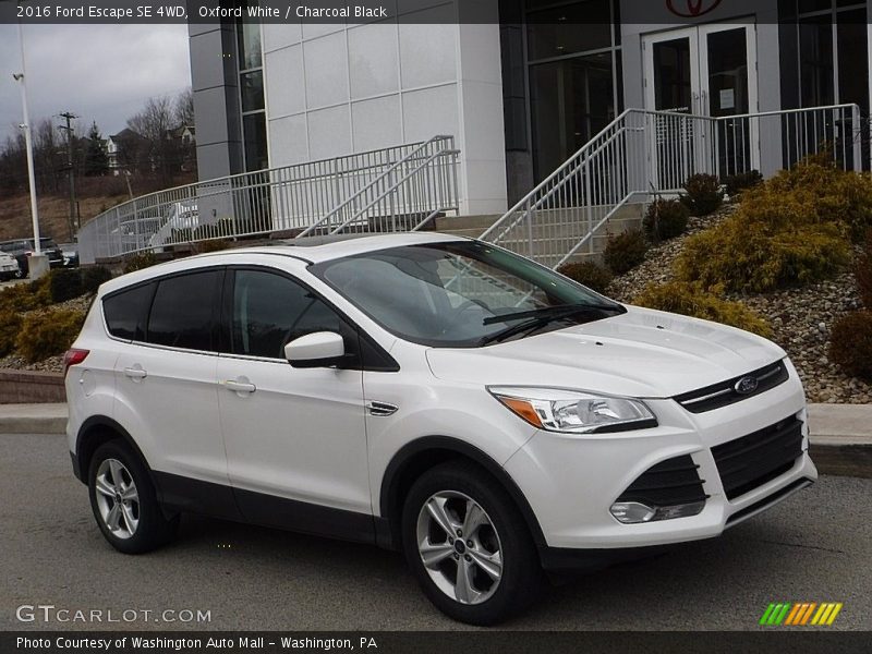 Oxford White / Charcoal Black 2016 Ford Escape SE 4WD