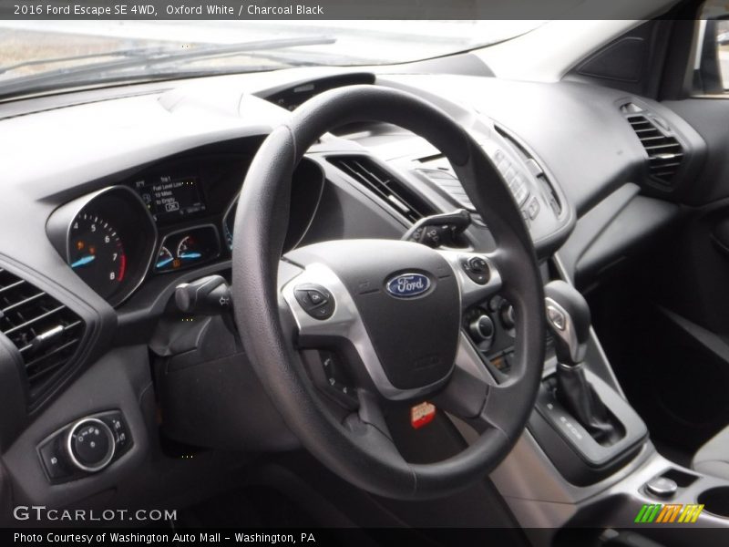 Oxford White / Charcoal Black 2016 Ford Escape SE 4WD