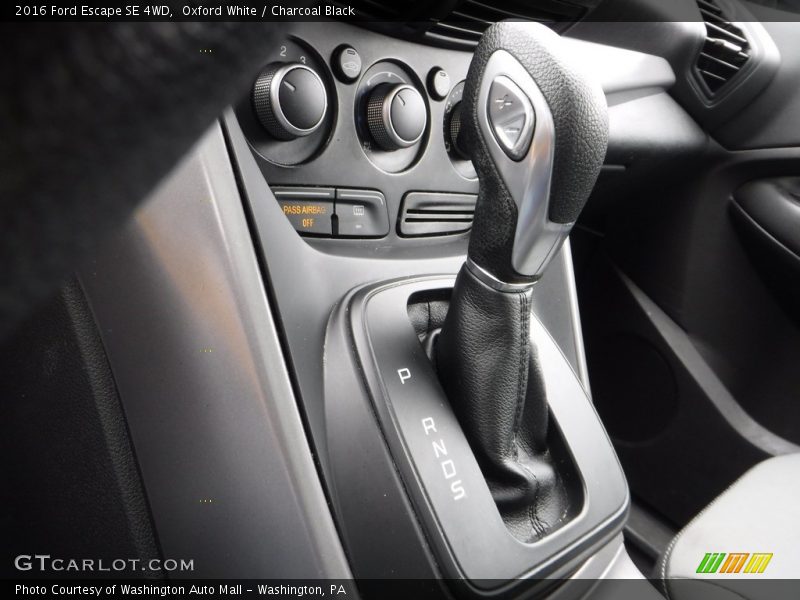 Oxford White / Charcoal Black 2016 Ford Escape SE 4WD