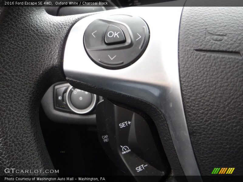 Oxford White / Charcoal Black 2016 Ford Escape SE 4WD