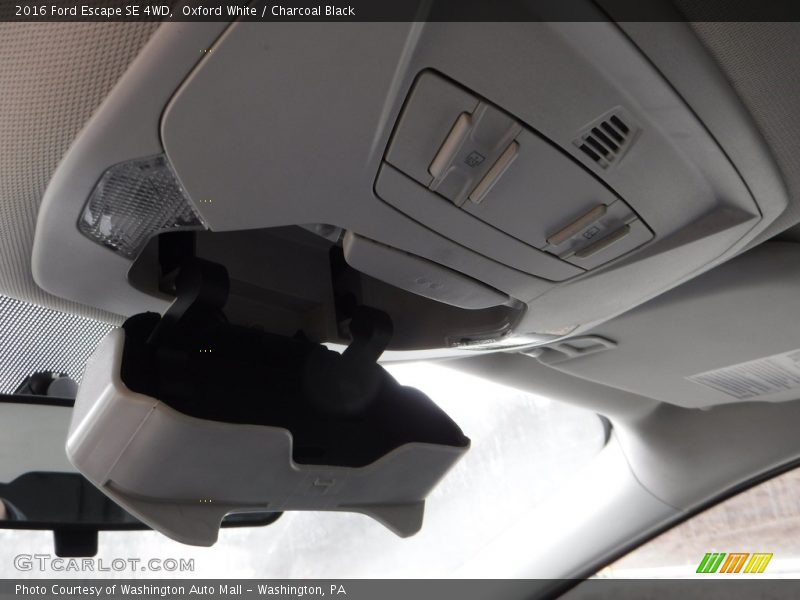 Oxford White / Charcoal Black 2016 Ford Escape SE 4WD