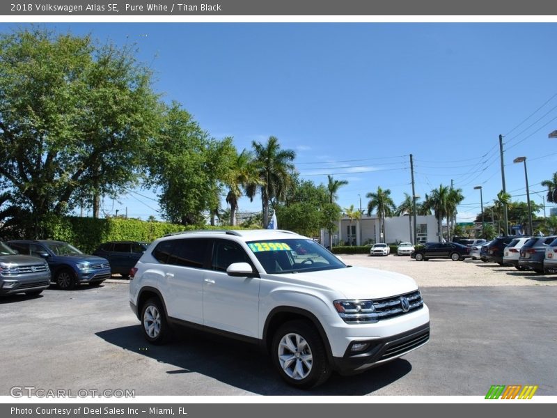 Pure White / Titan Black 2018 Volkswagen Atlas SE