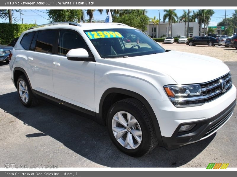 Pure White / Titan Black 2018 Volkswagen Atlas SE