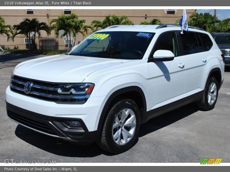 Pure White / Titan Black 2018 Volkswagen Atlas SE