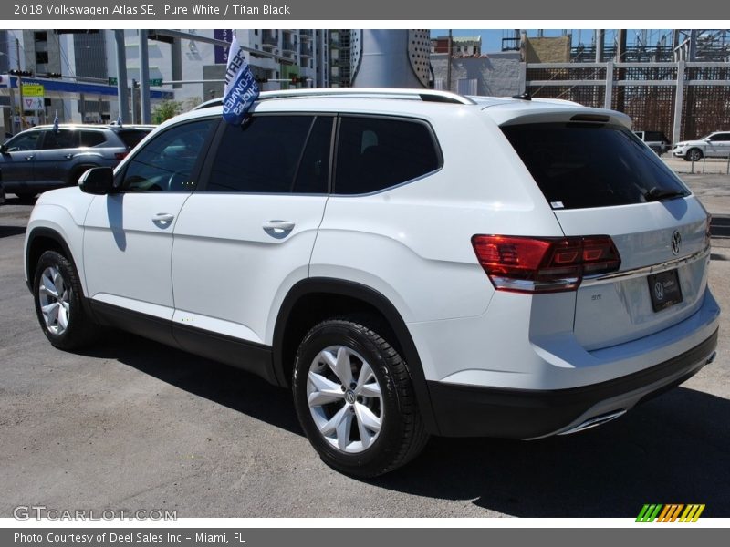 Pure White / Titan Black 2018 Volkswagen Atlas SE