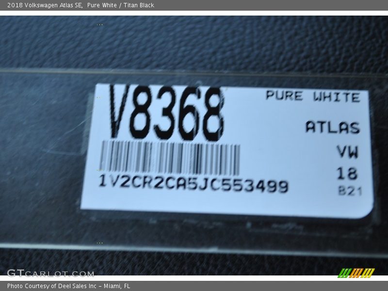 Pure White / Titan Black 2018 Volkswagen Atlas SE