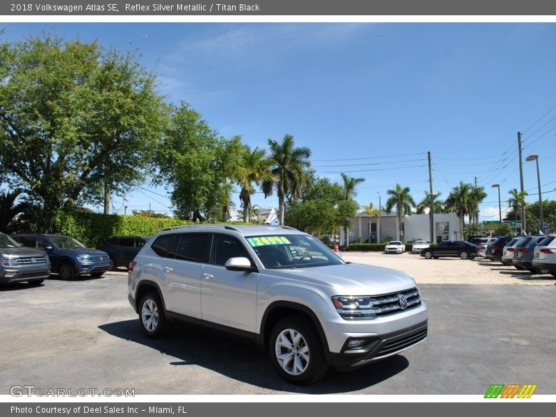 Reflex Silver Metallic / Titan Black 2018 Volkswagen Atlas SE