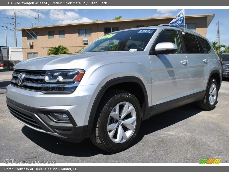 Reflex Silver Metallic / Titan Black 2018 Volkswagen Atlas SE