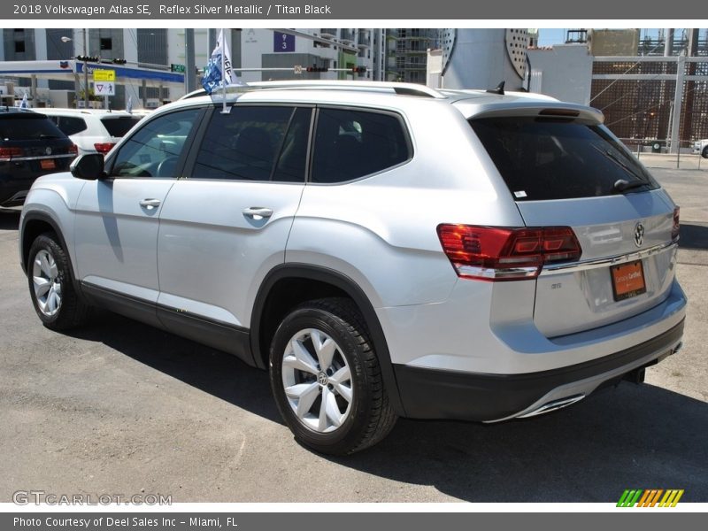 Reflex Silver Metallic / Titan Black 2018 Volkswagen Atlas SE