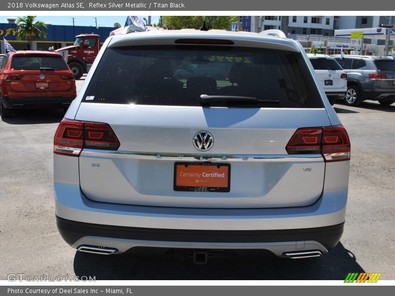 Reflex Silver Metallic / Titan Black 2018 Volkswagen Atlas SE