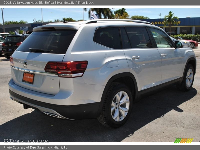 Reflex Silver Metallic / Titan Black 2018 Volkswagen Atlas SE