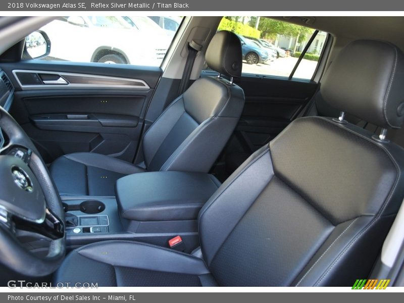 Reflex Silver Metallic / Titan Black 2018 Volkswagen Atlas SE