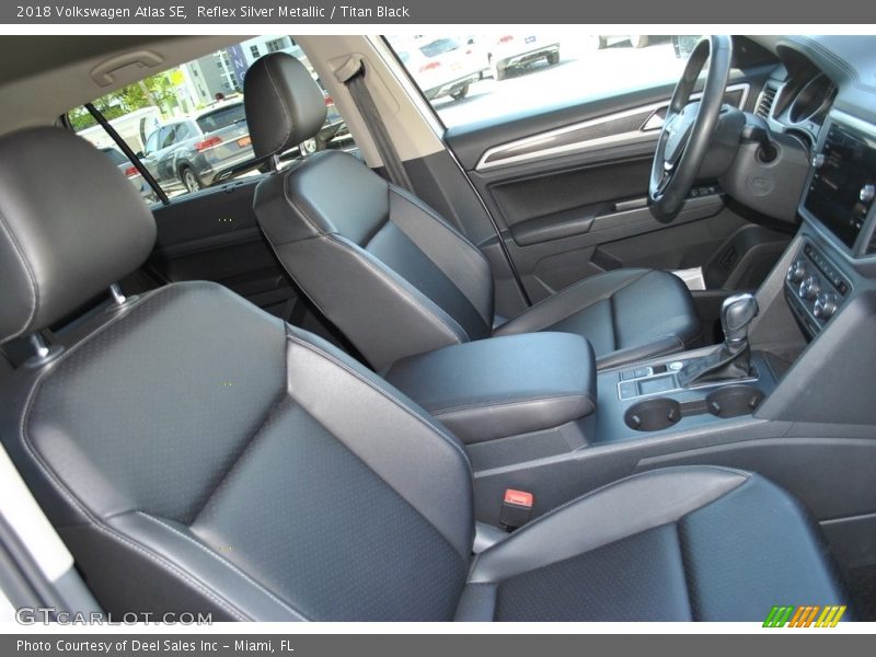 Reflex Silver Metallic / Titan Black 2018 Volkswagen Atlas SE