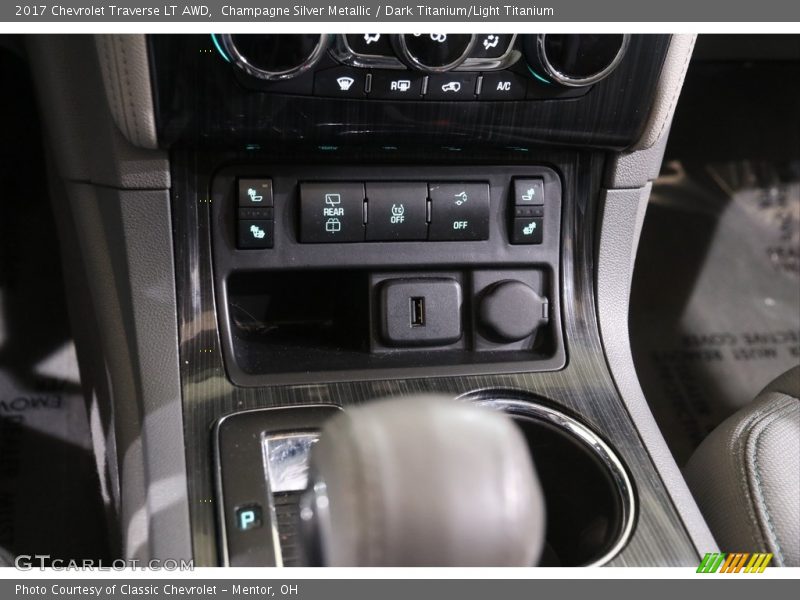 Champagne Silver Metallic / Dark Titanium/Light Titanium 2017 Chevrolet Traverse LT AWD