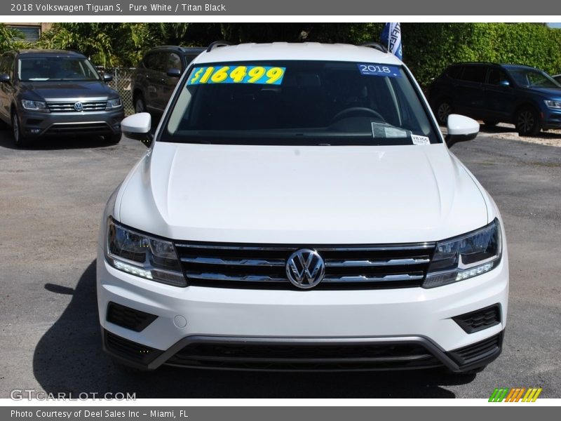 Pure White / Titan Black 2018 Volkswagen Tiguan S